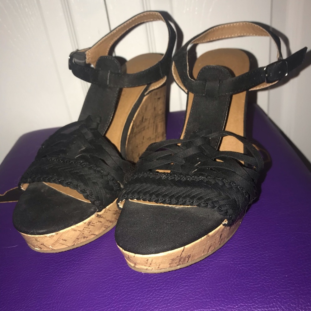 Dominique Nicole size 10 black Wedges